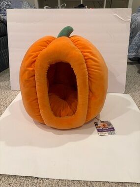 Brand New Heart to Tail Pumpkin Cat Bed